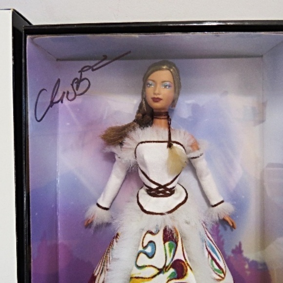 BARBIE Mattel Canada Inuit Legend Collector Barbie Signed by Christy Marcus - Picture 2 of 6